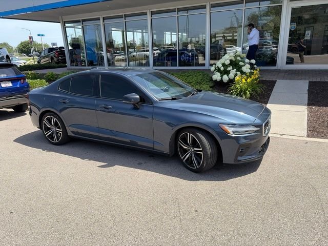 2019 Volvo S60 T6 R-Design AWD's photo