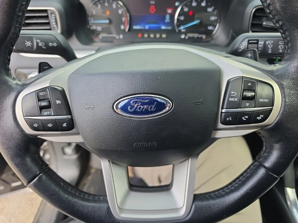 Used 2020 Black Ford XLT image 13