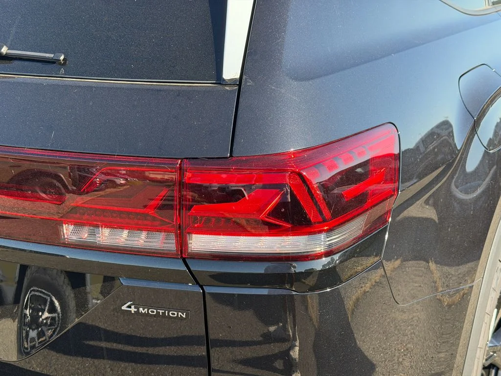 New 2026 Deep Black Pearl Volkswagen 2.0T Peak Edition image 9