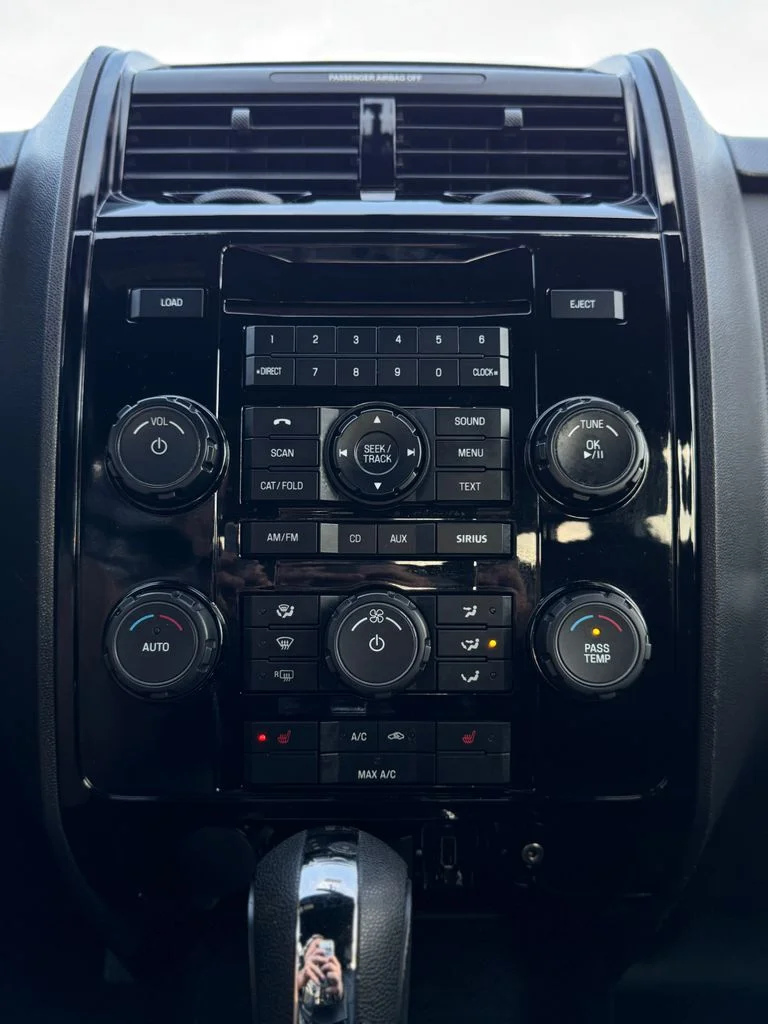 Used 2011 White Suede Ford Limited image 19