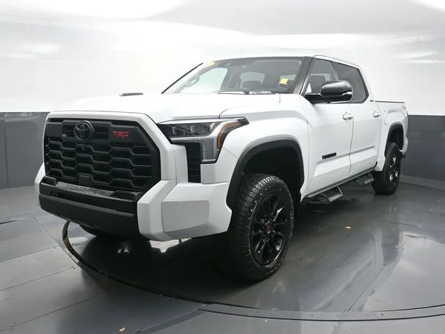 Used 2024  Toyota  image 3