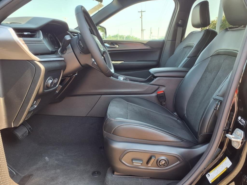 2025 Jeep Grand Cherokee Altitude X photo 3