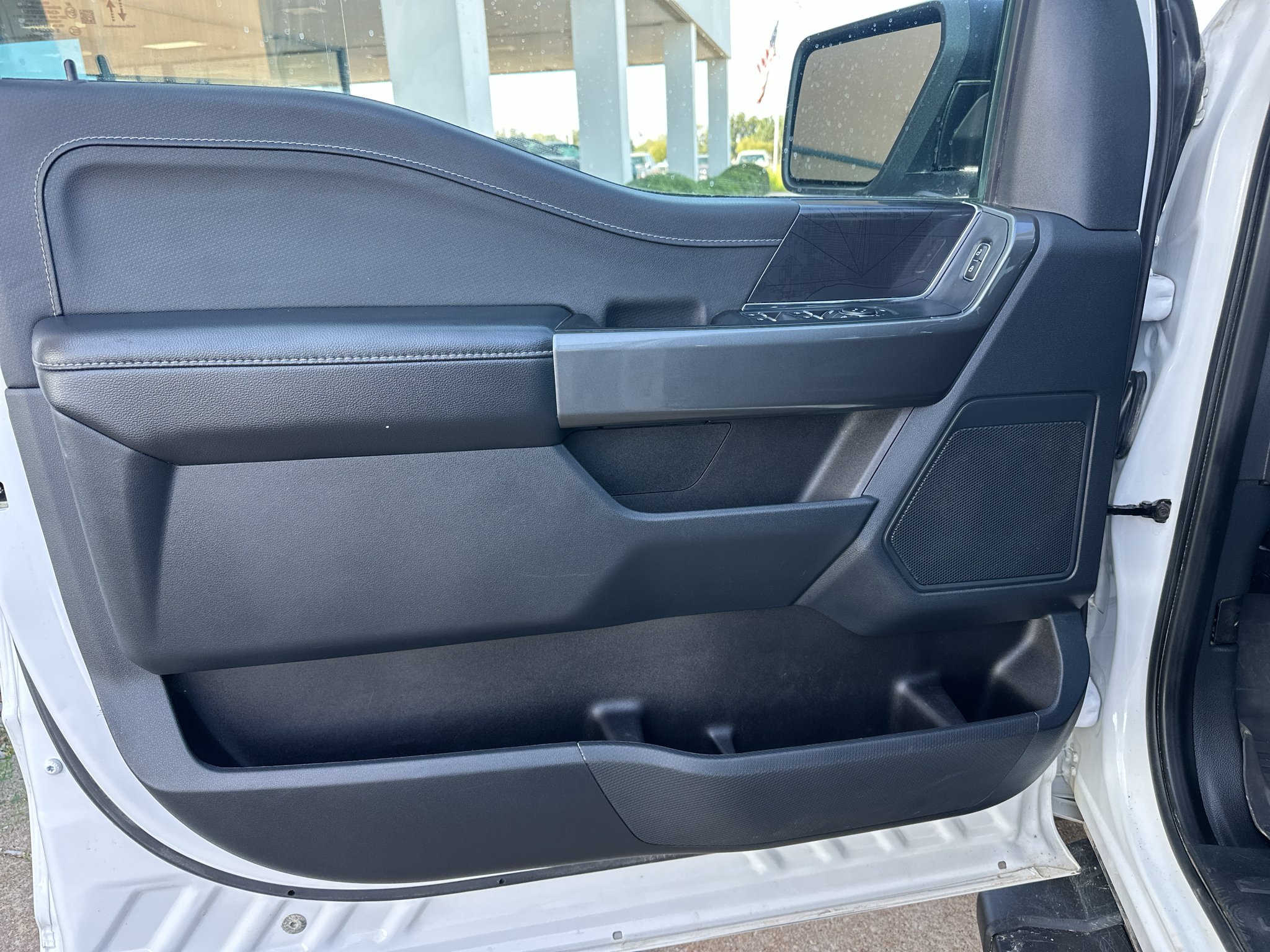 Used 2023 Oxford White Ford XLT image 17