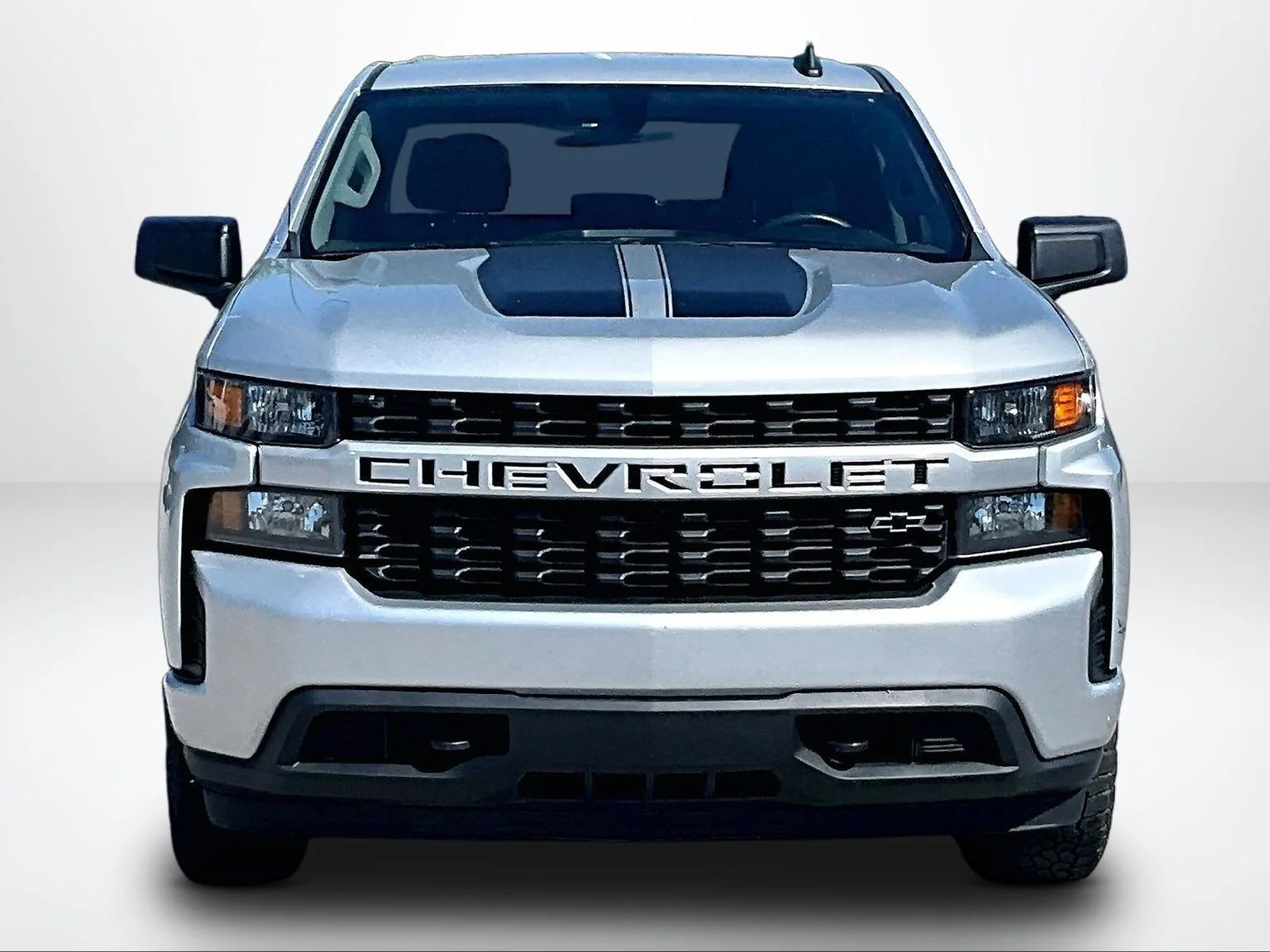 Used 2021 Silver Chevrolet Custom image 4