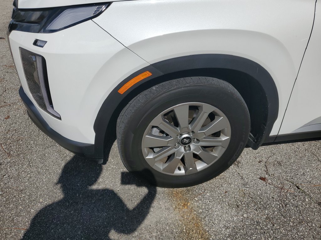Used 2023 White Hyundai SEL image 5