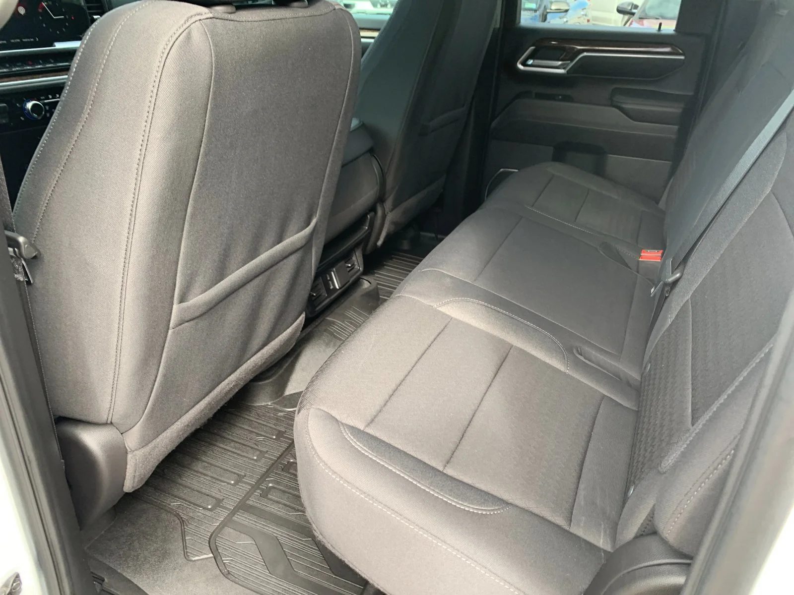 Used 2025 Summit White GMC SLE image 13