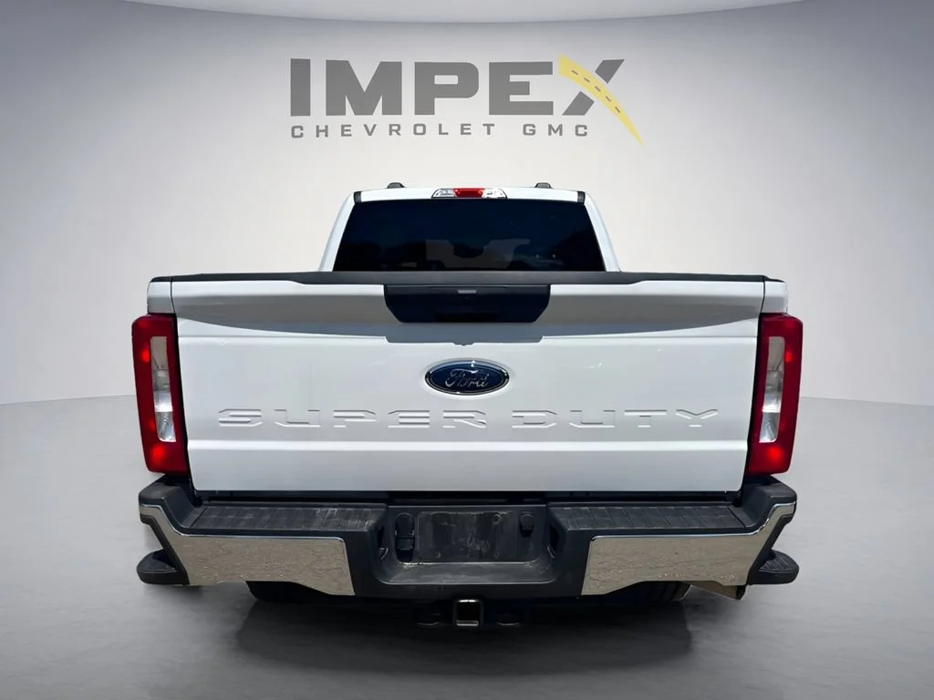 Used 2025 White Ford XL image 3
