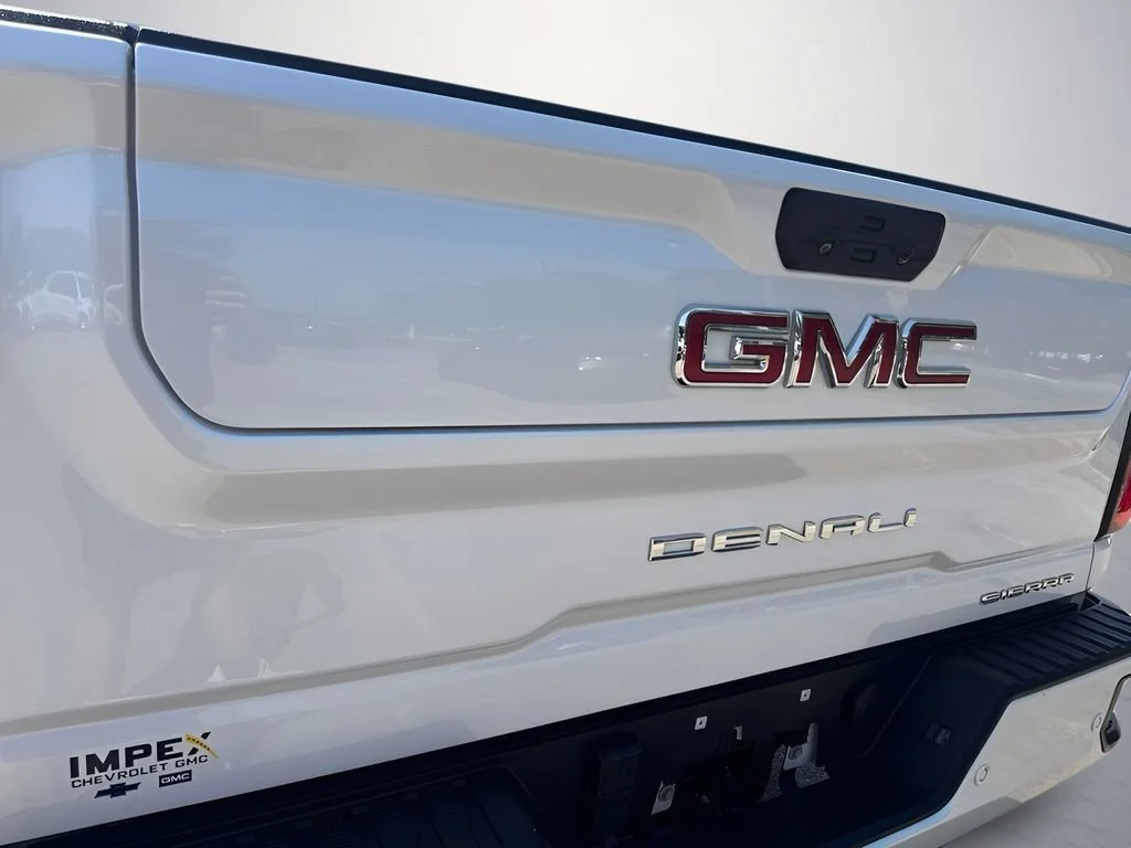 Used 2020 WHITE FROST TRICOAT GMC Denali image 33