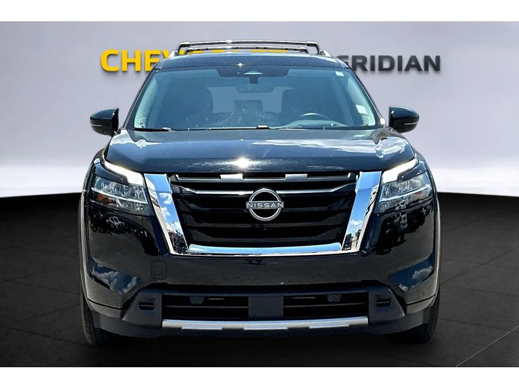 Used 2023  Nissan Platinum image 3