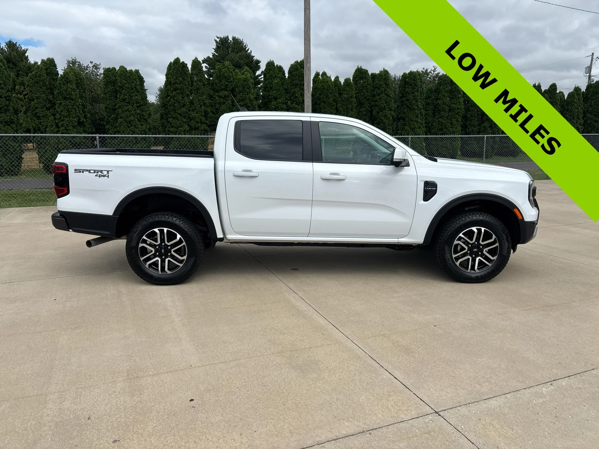 Used 2025 Oxford White Ford LARIAT image 3