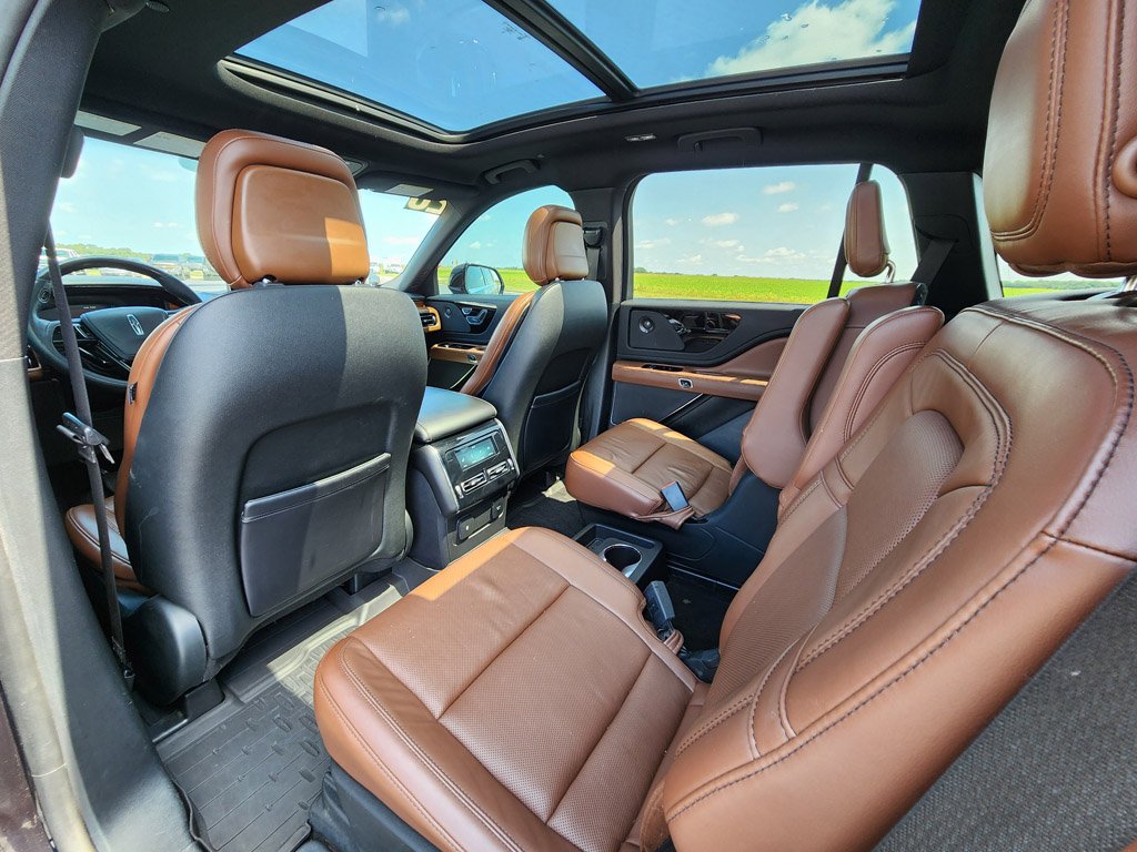 Used 2020 Infinite Black Metallic Lincoln Reserve image 15