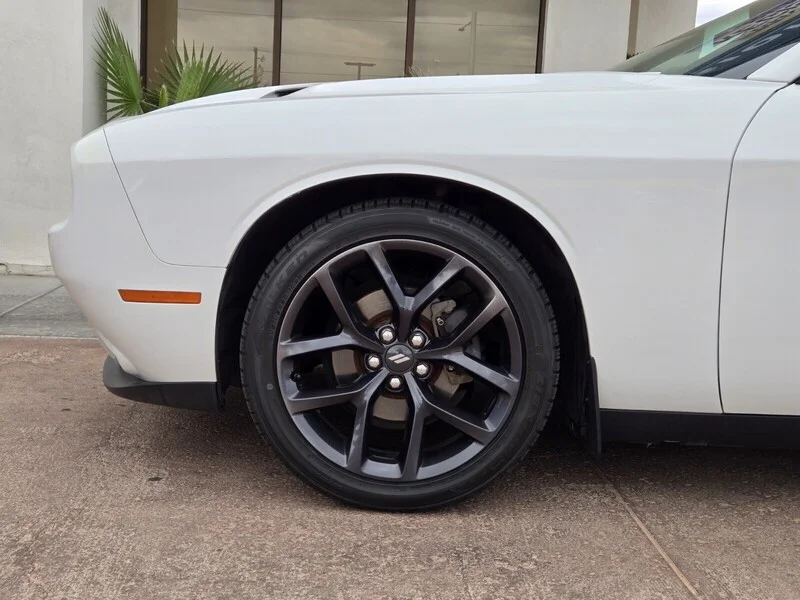 Used 2016 Bright White Clearcoat Dodge SXT image 5