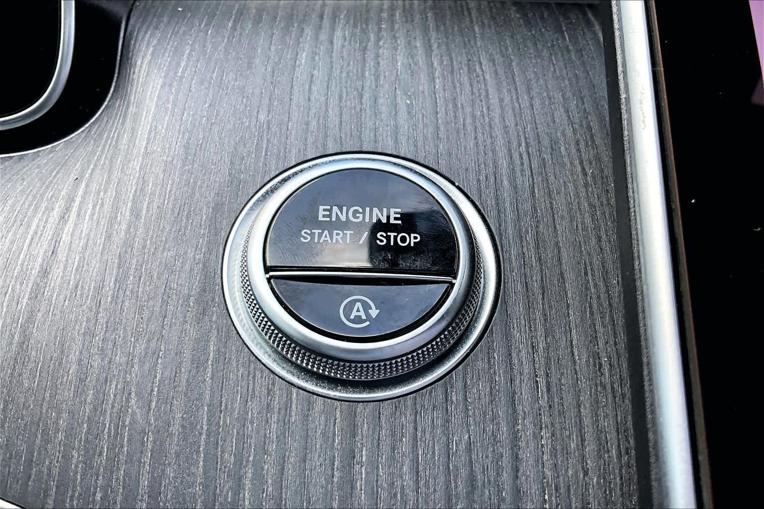 Used 2024 Graphite Grey Metallic Mercedes-Benz C 300 image 33