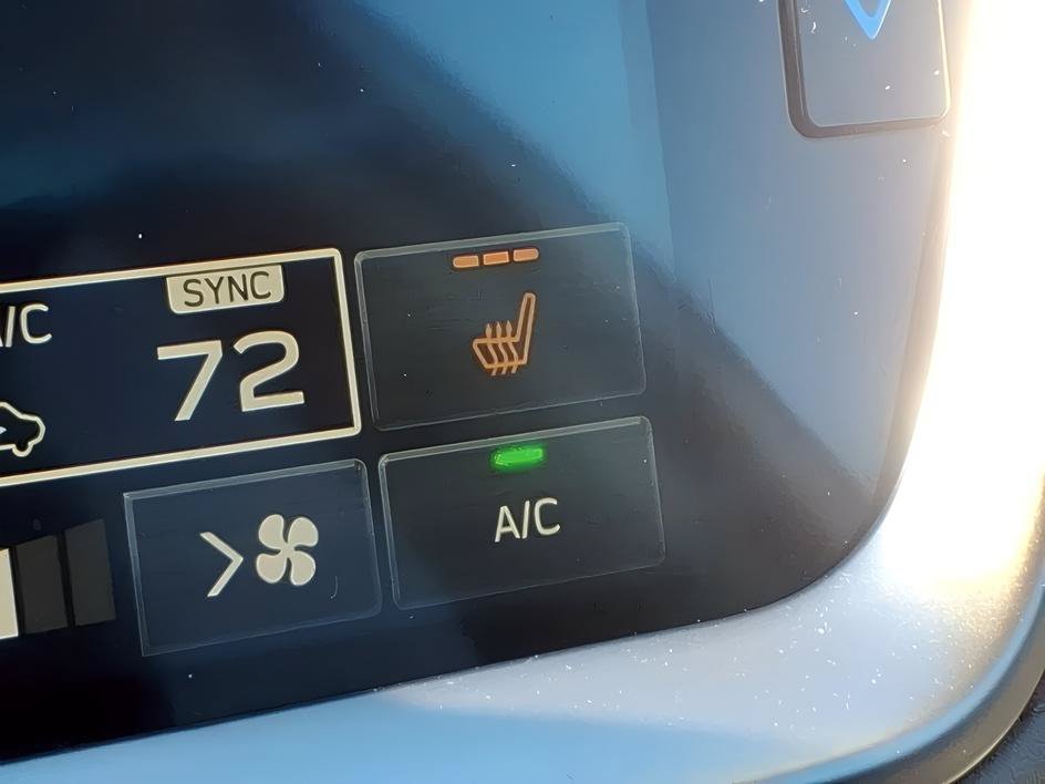 Used 2025 Crystal White Pearl Subaru Premium image 20