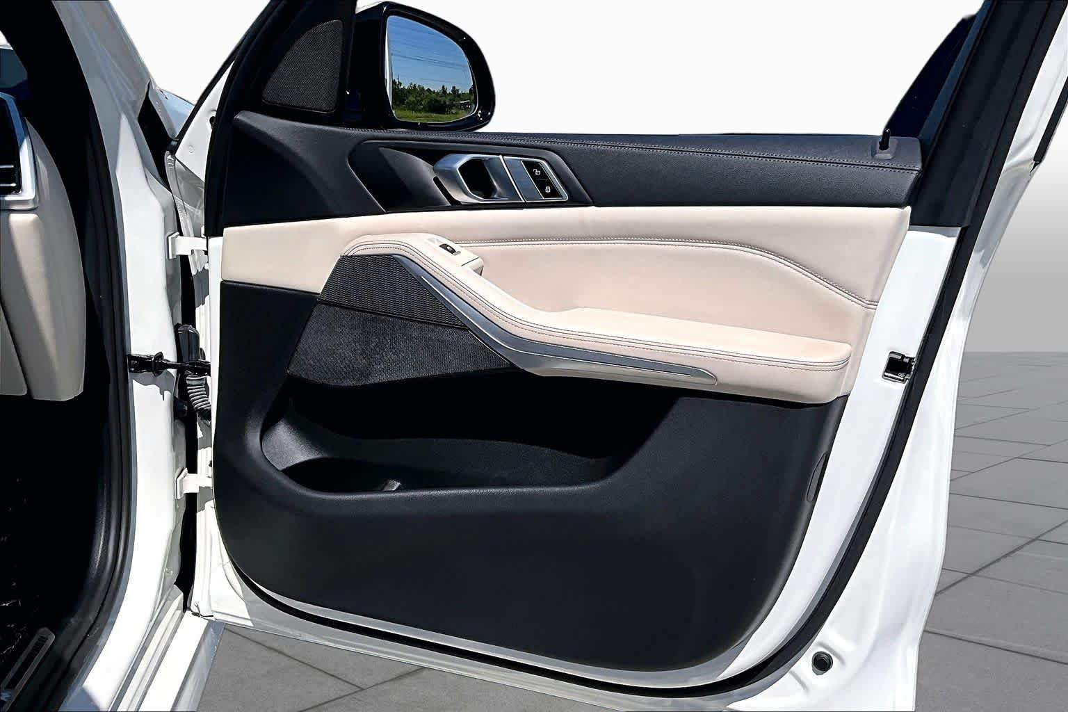 Used 2022 Alpine White BMW sDrive40i image 26