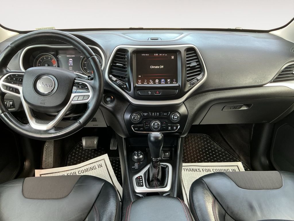 Used 2018 White Jeep Trailhawk image 16
