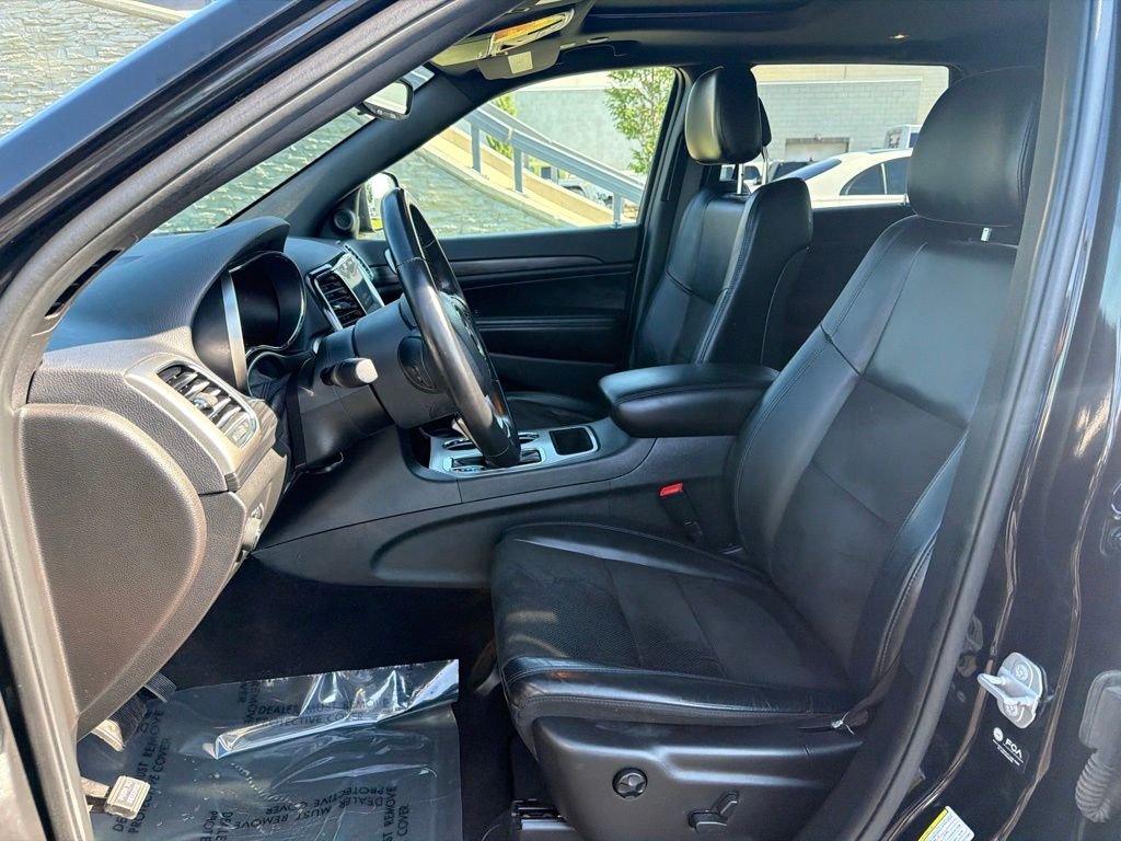 Used 2021 Black Jeep Laredo X image 10