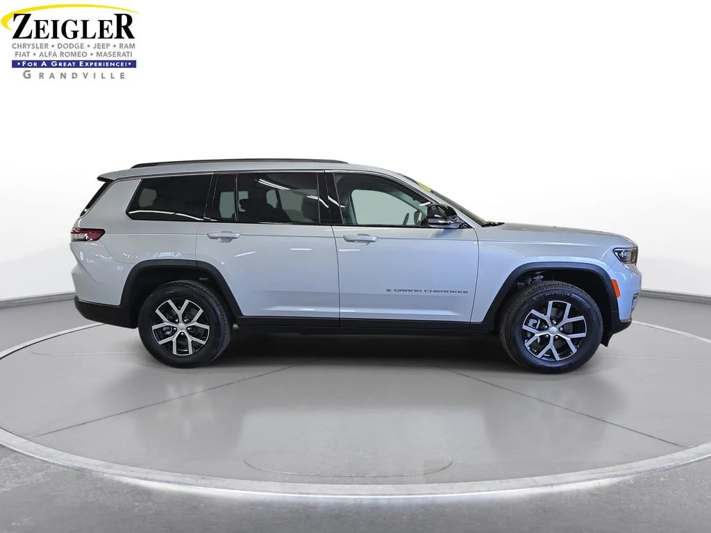 Used 2023 Silver Jeep Limited image 4