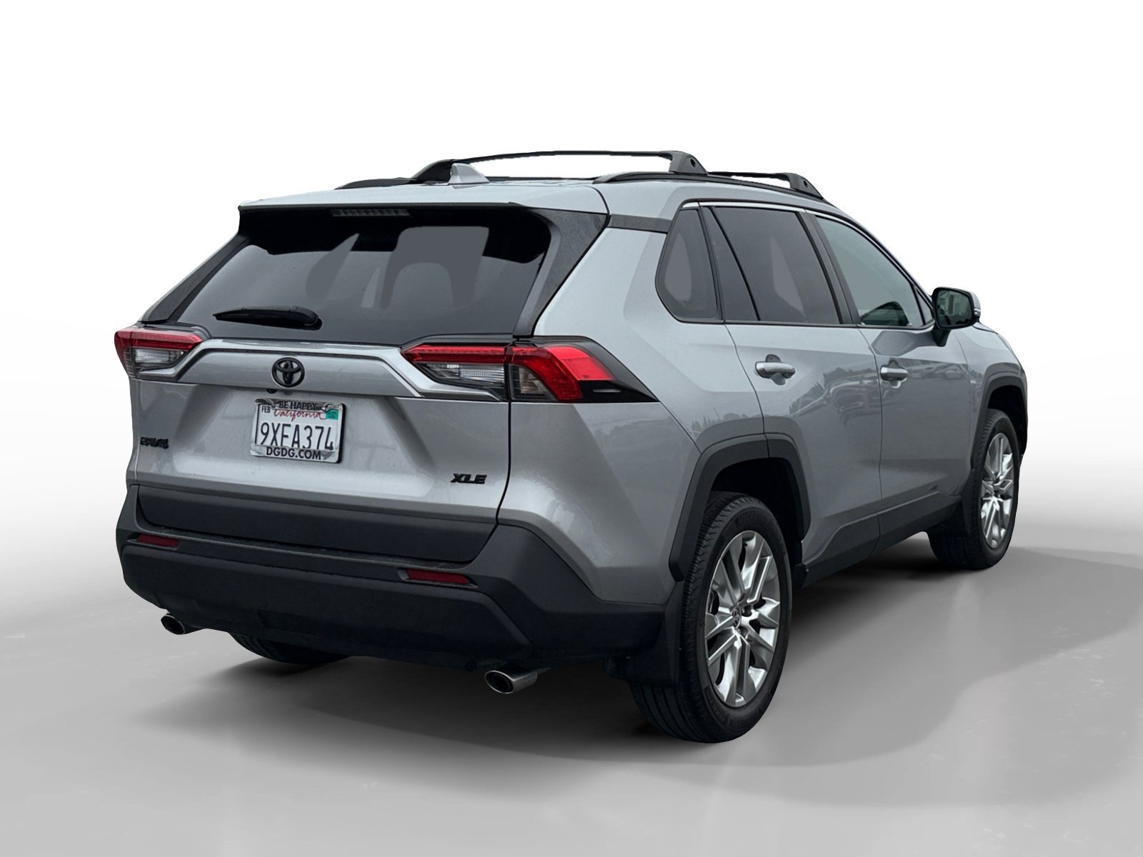 Used 2024 Silver Sky Metallic Toyota XLE Premium image 5