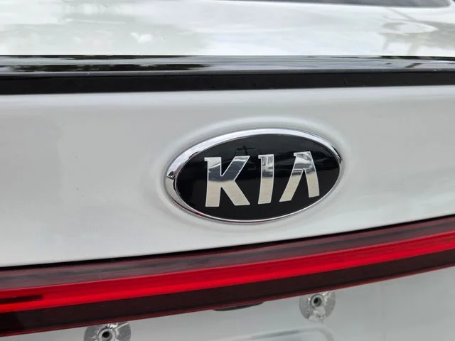Certified Used 2021 White Kia GT-Line image 9