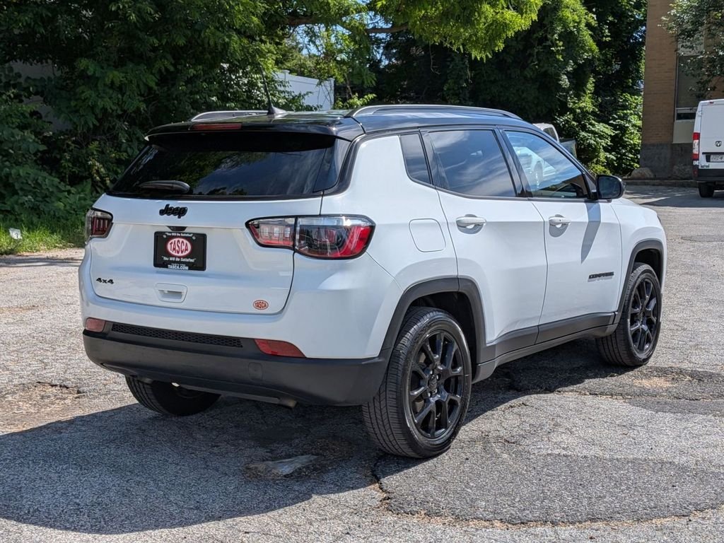 Used 2023 White Jeep Latitude image 3