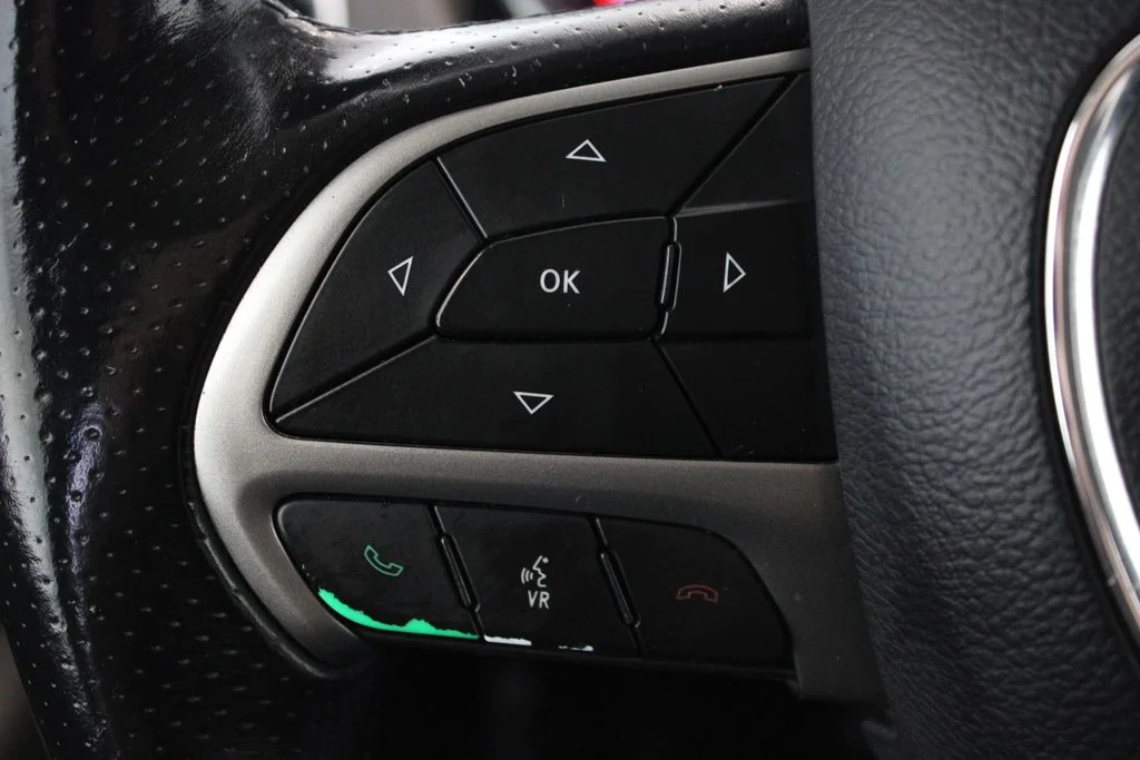 Used 2019 Billet Clearcoat Dodge SXT image 21