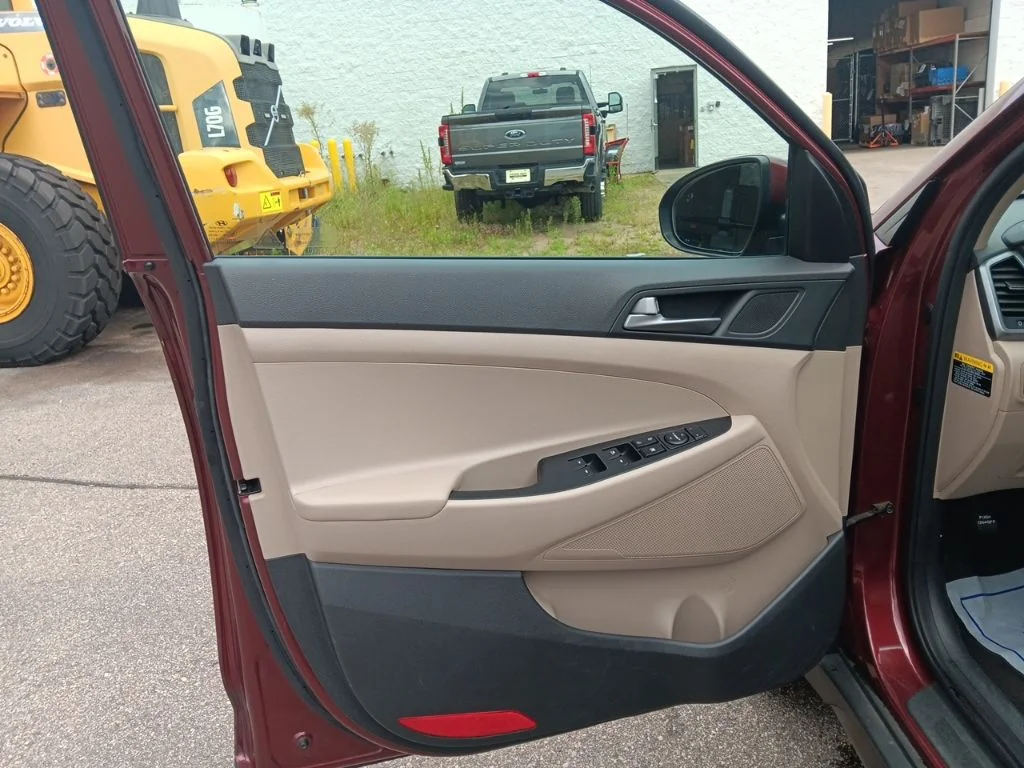 Used 2016 Ruby Wine Hyundai Sport image 13