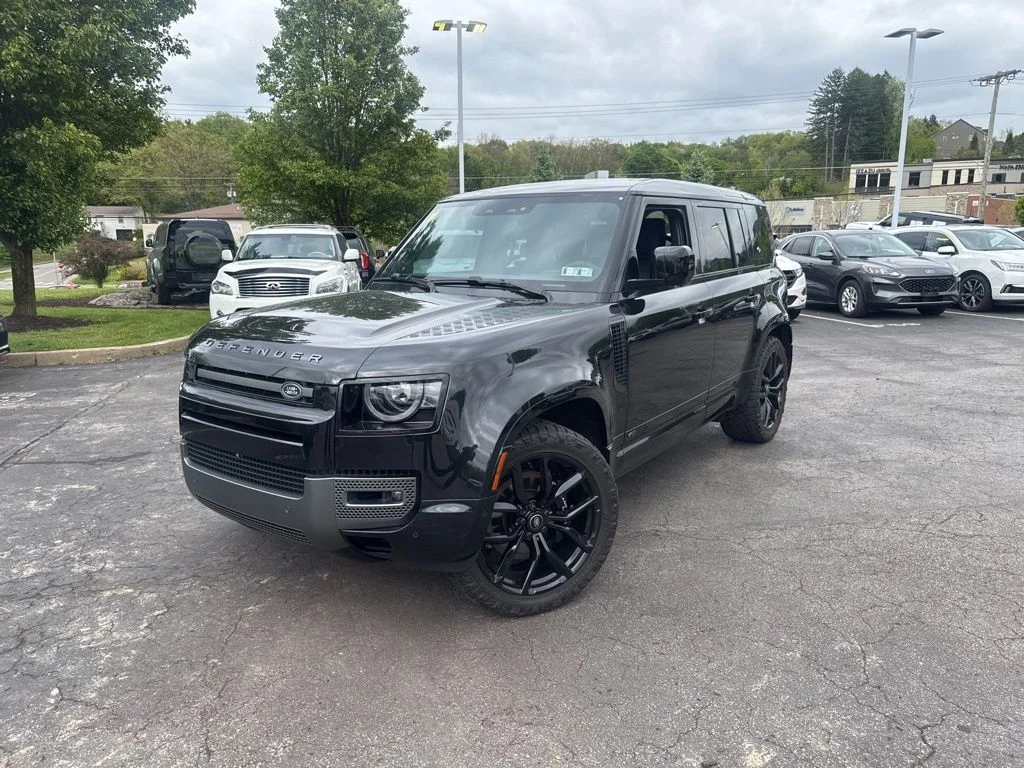 2023 Land Rover Defender V8's photo