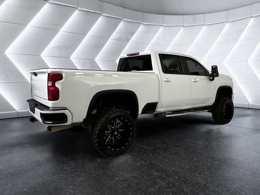 Used 2022 White Chevrolet LT image 4