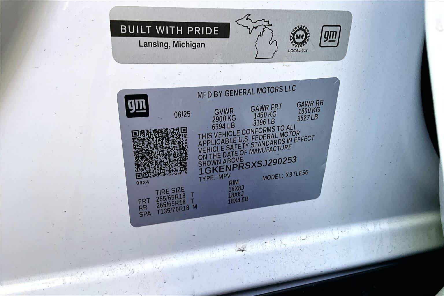 Used 2025 Summit White GMC AWD AT4 image 31
