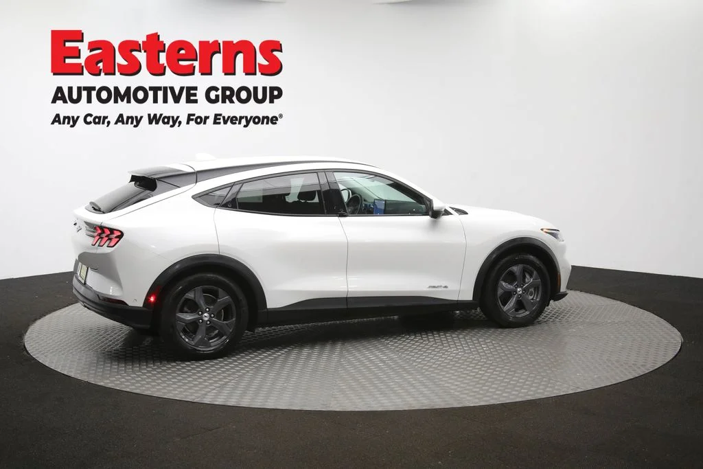 Used 2021 White Ford Select image 45