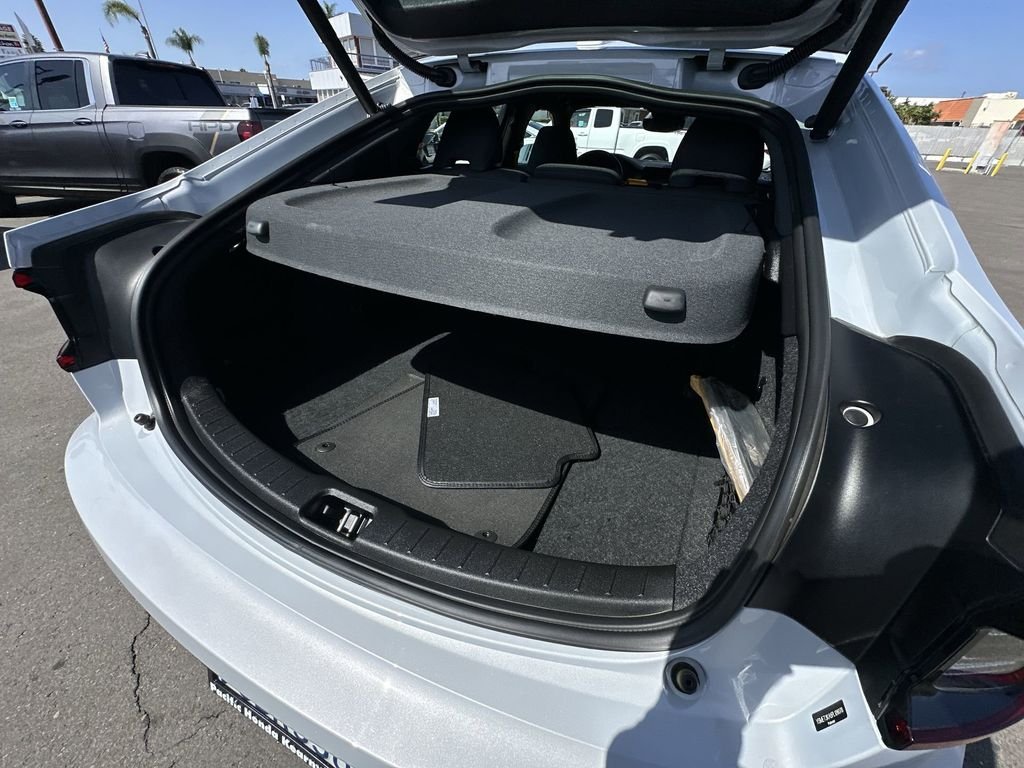 Used 2023 White Polestar Long Range Dual Motor Performance image 33