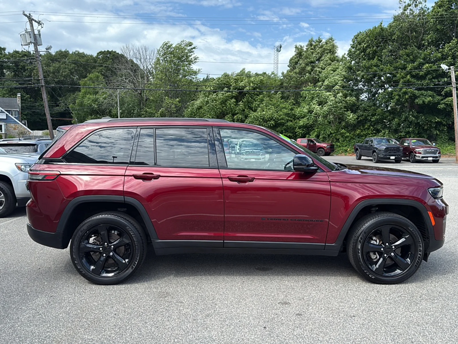 Used 2023 Velvet Red Pearlcoat Jeep Altitude 4x4 image 4