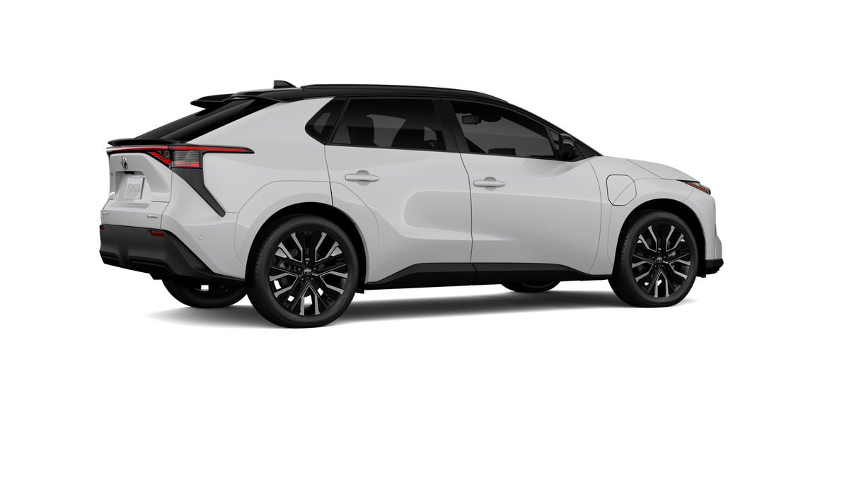 New 2027 Wind Chill Pearl with Midnight Black Metallic roof Toyota Limited image 44