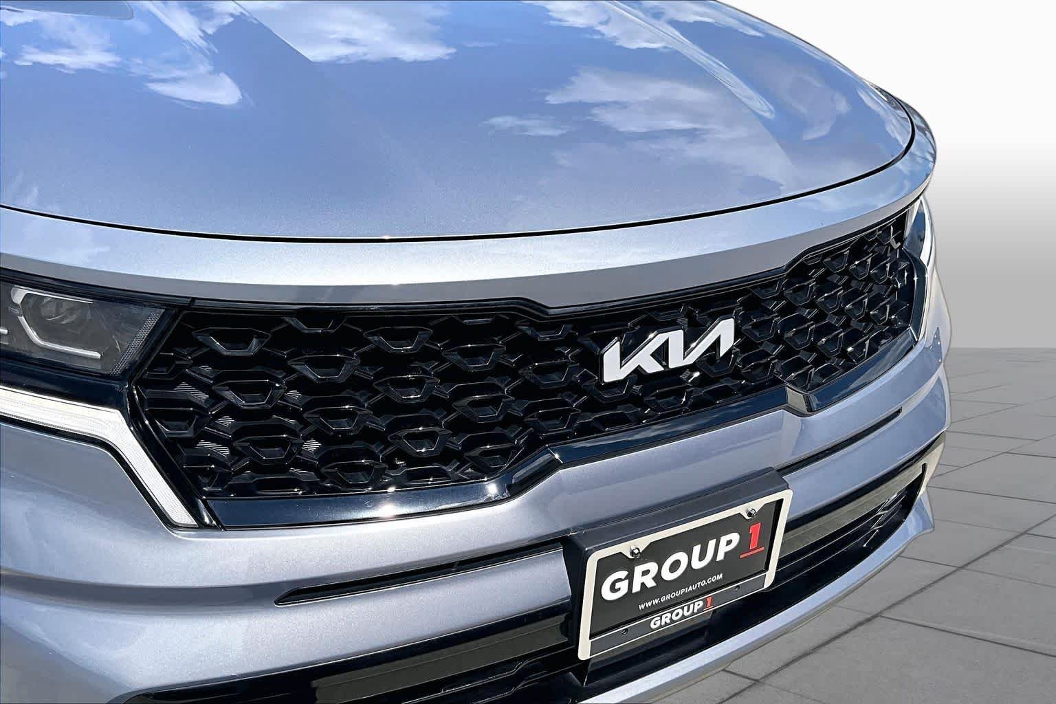 Used 2023 Everlasting Silver Kia SX image 27