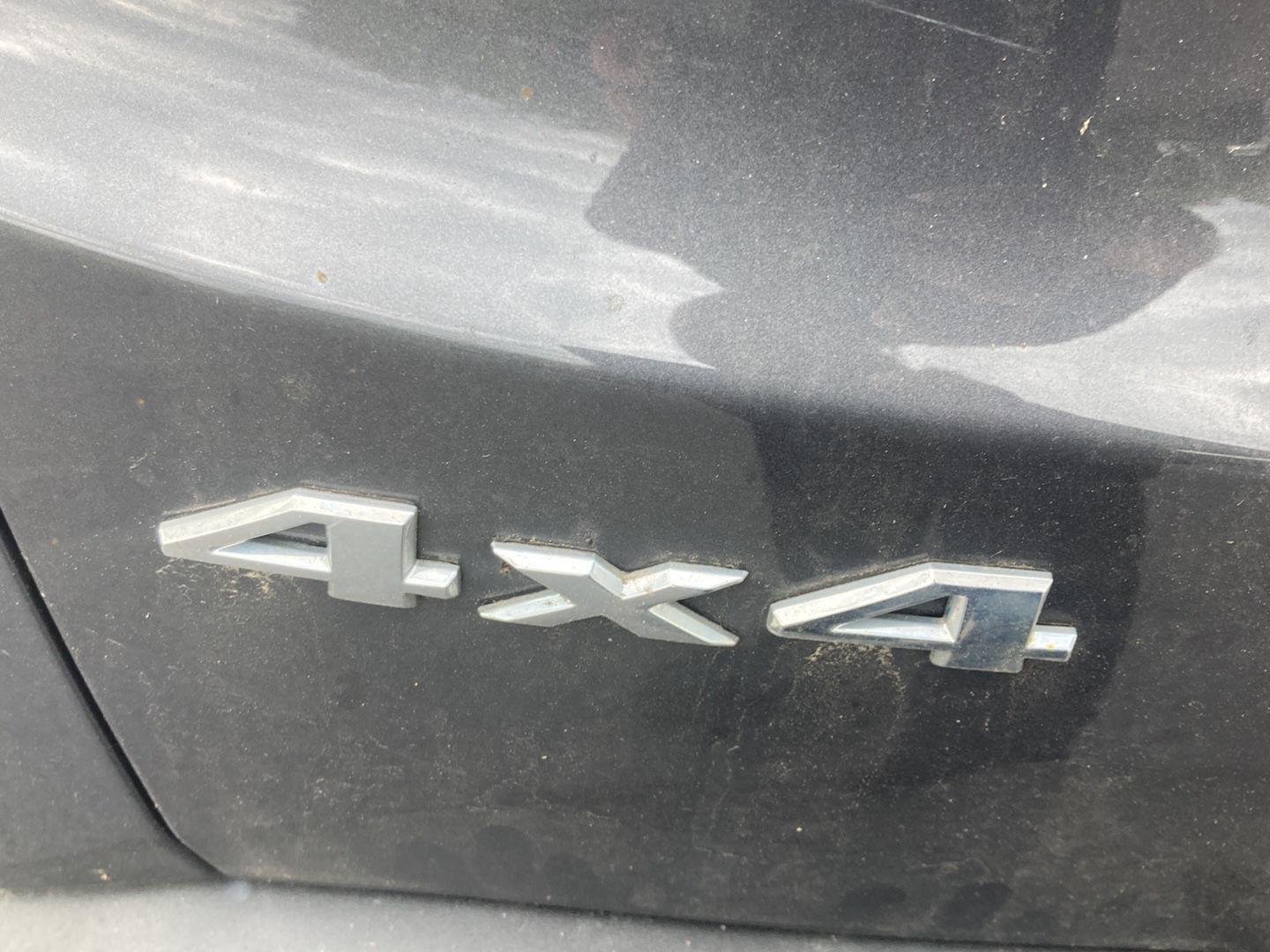 Used 2022 Graphite Gray Jeep Latitude image 12