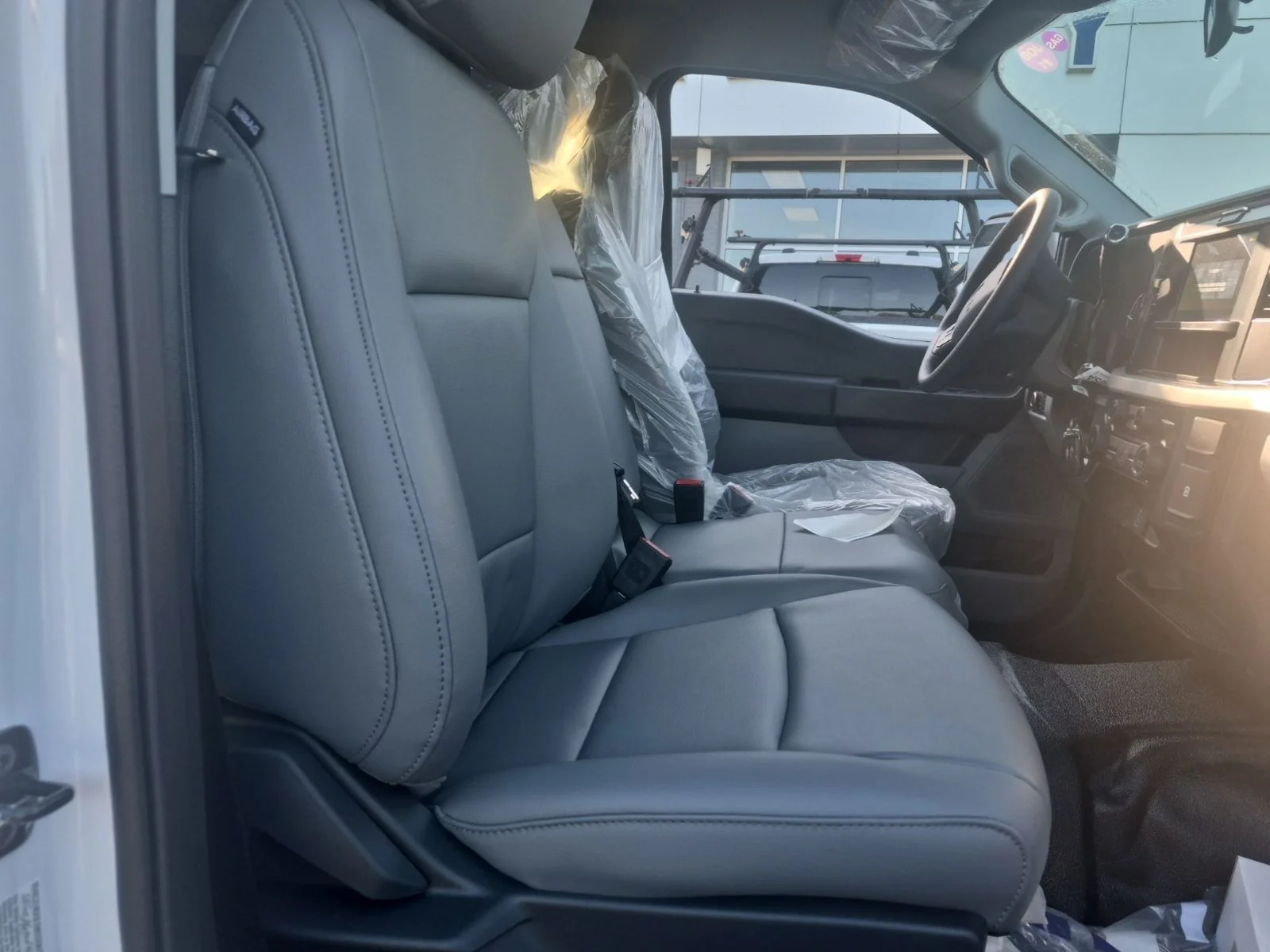 New 2027 Oxford White Ford XL image 8