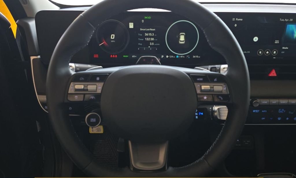 Used 2025 Green Hyundai SEL image 9