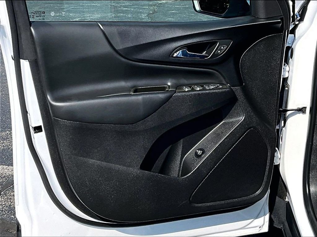 Used 2023 White Chevrolet LT image 9