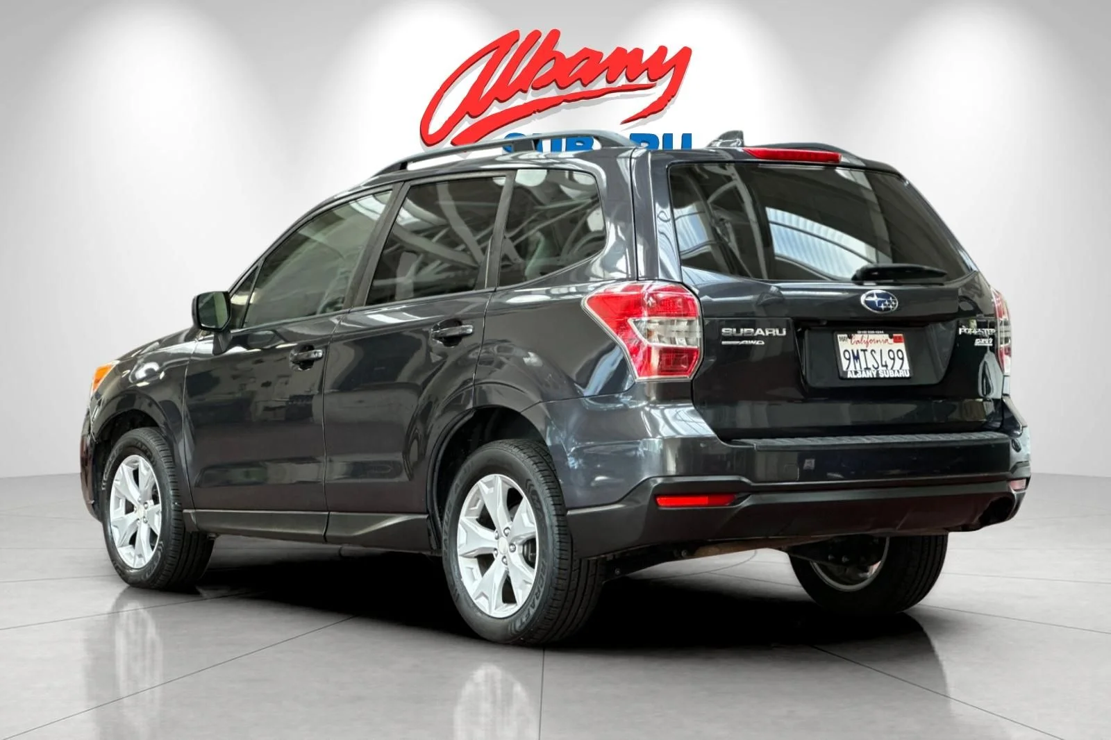 Used 2016 Gray Subaru 2.5i Premium image 7