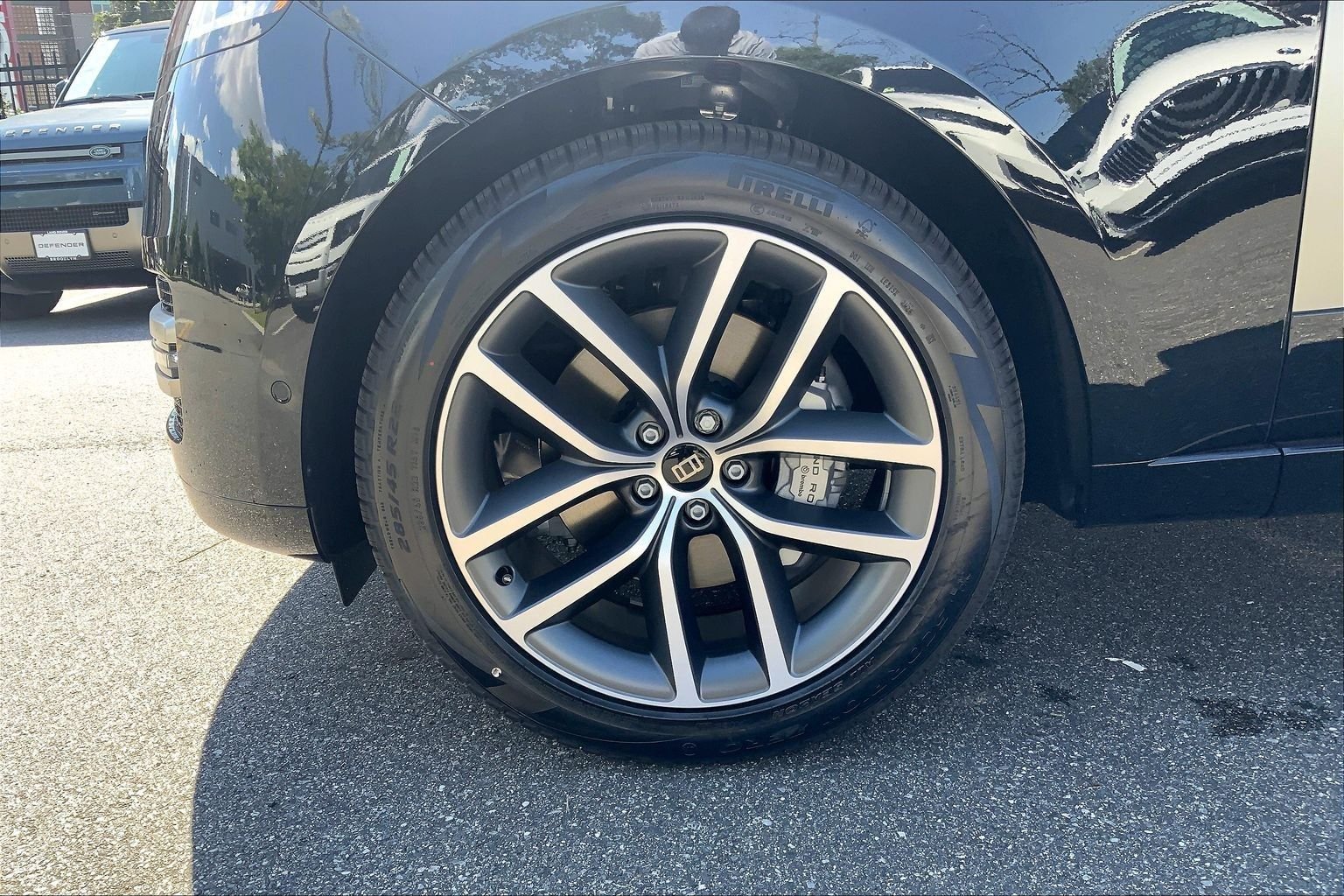 New 2027 Santorini Black Land Rover SE image 11