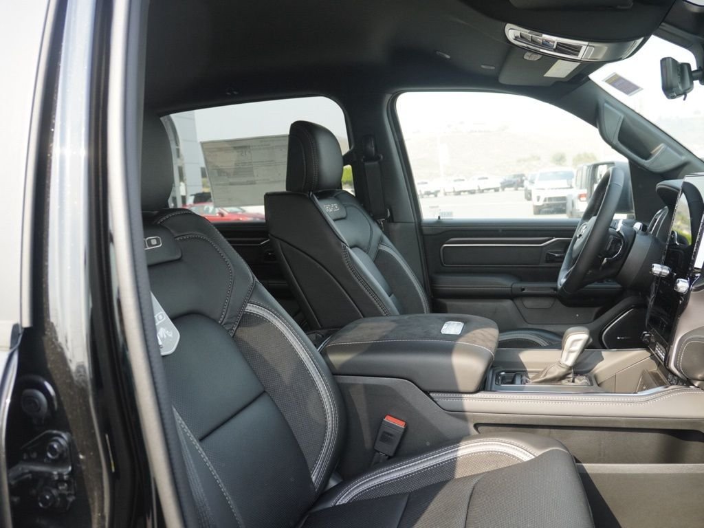 New 2026 Diamond Black Crystal Pearl-Coat Exterior Paint RAM RHO image 21