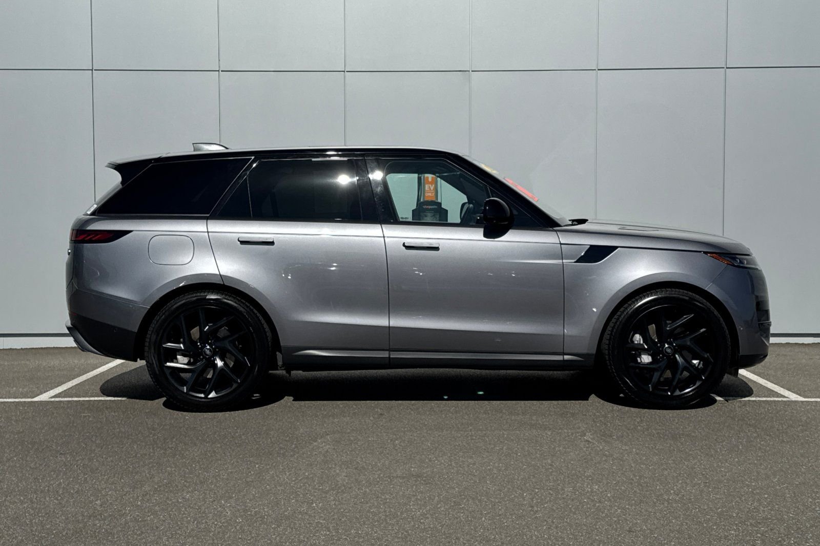 Used 2023 Gray Land Rover SE image 6