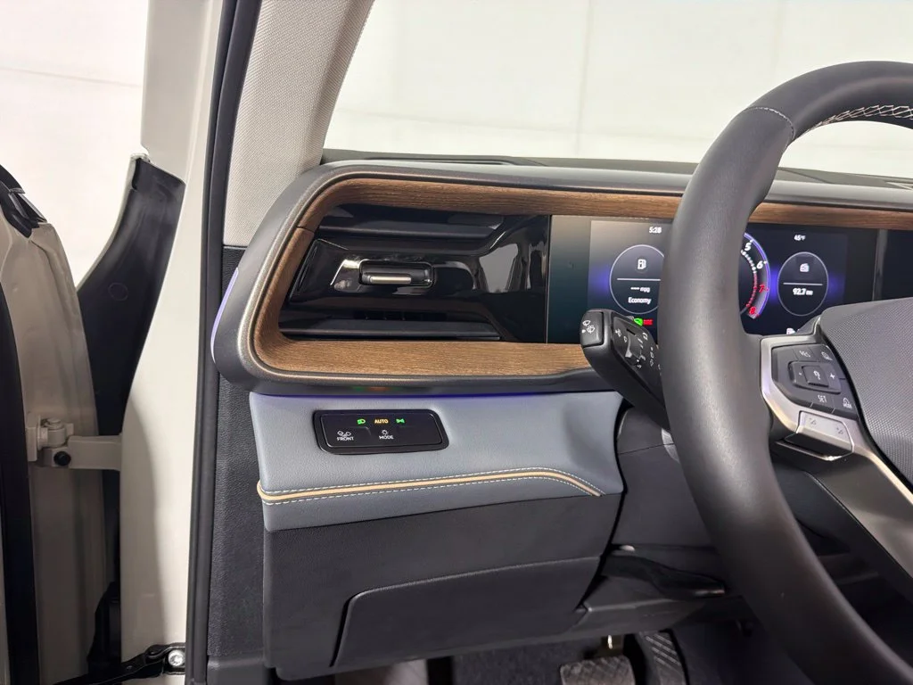 New 2027 Beige/tan Volkswagen SE w/Technology image 13