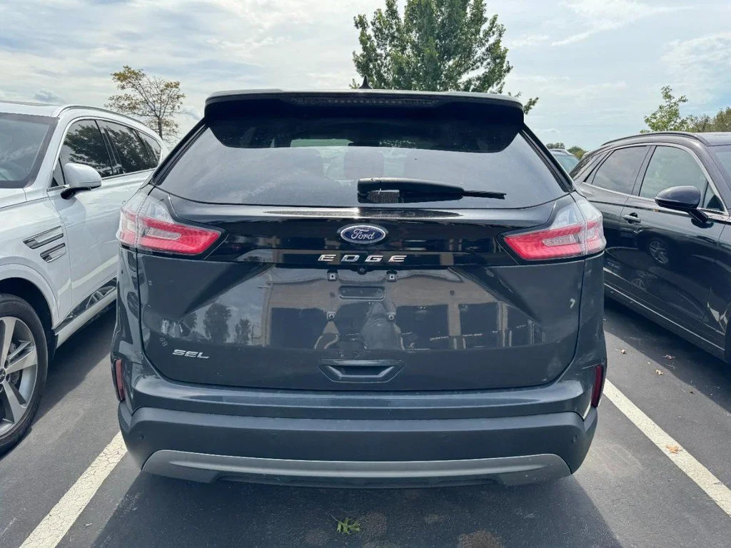 Used 2021 Gray Ford SEL image 3