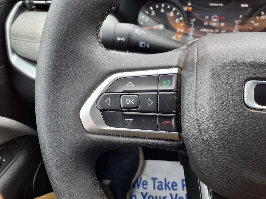 Used 2023 Blue Jeep Latitude image 13