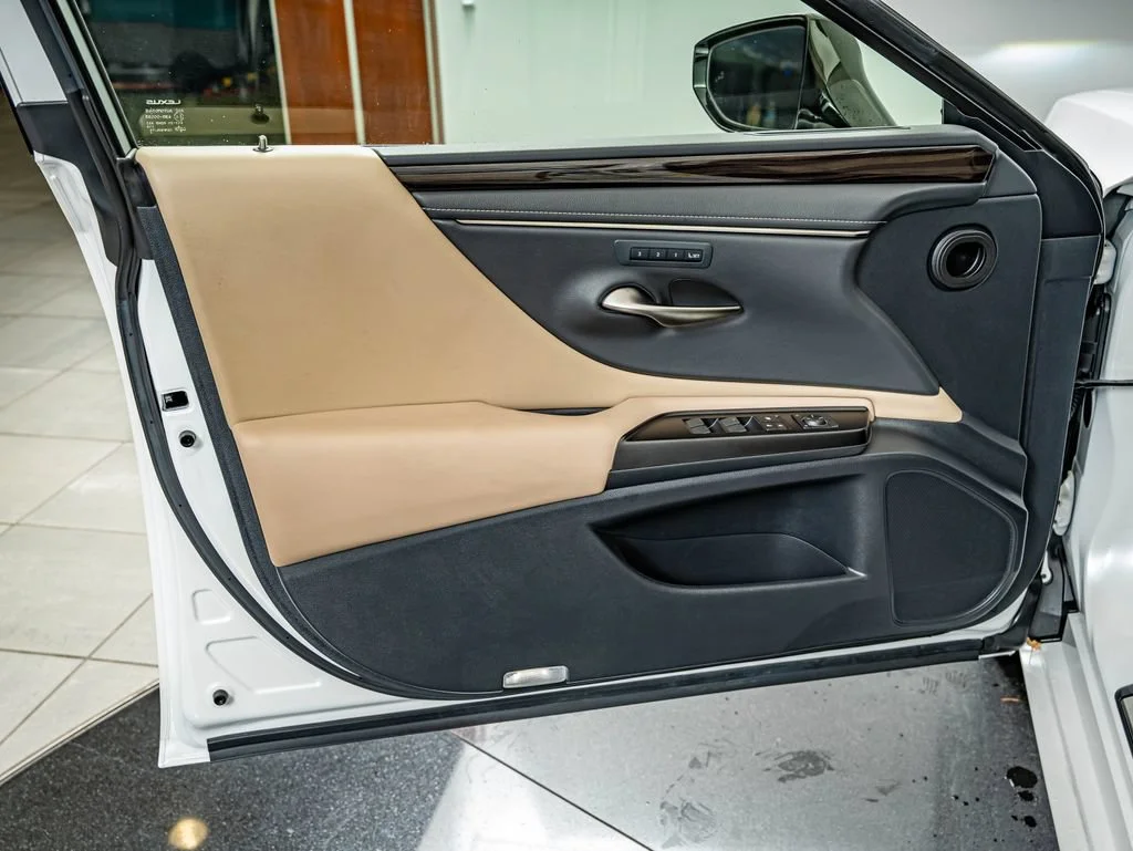 Used 2019 White Pearl Lexus 350 image 19