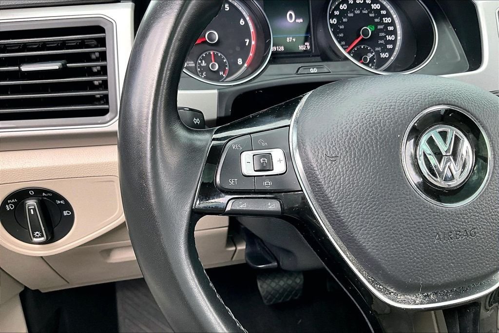 Used 2019 Black Volkswagen 3.6L V6 SE image 20