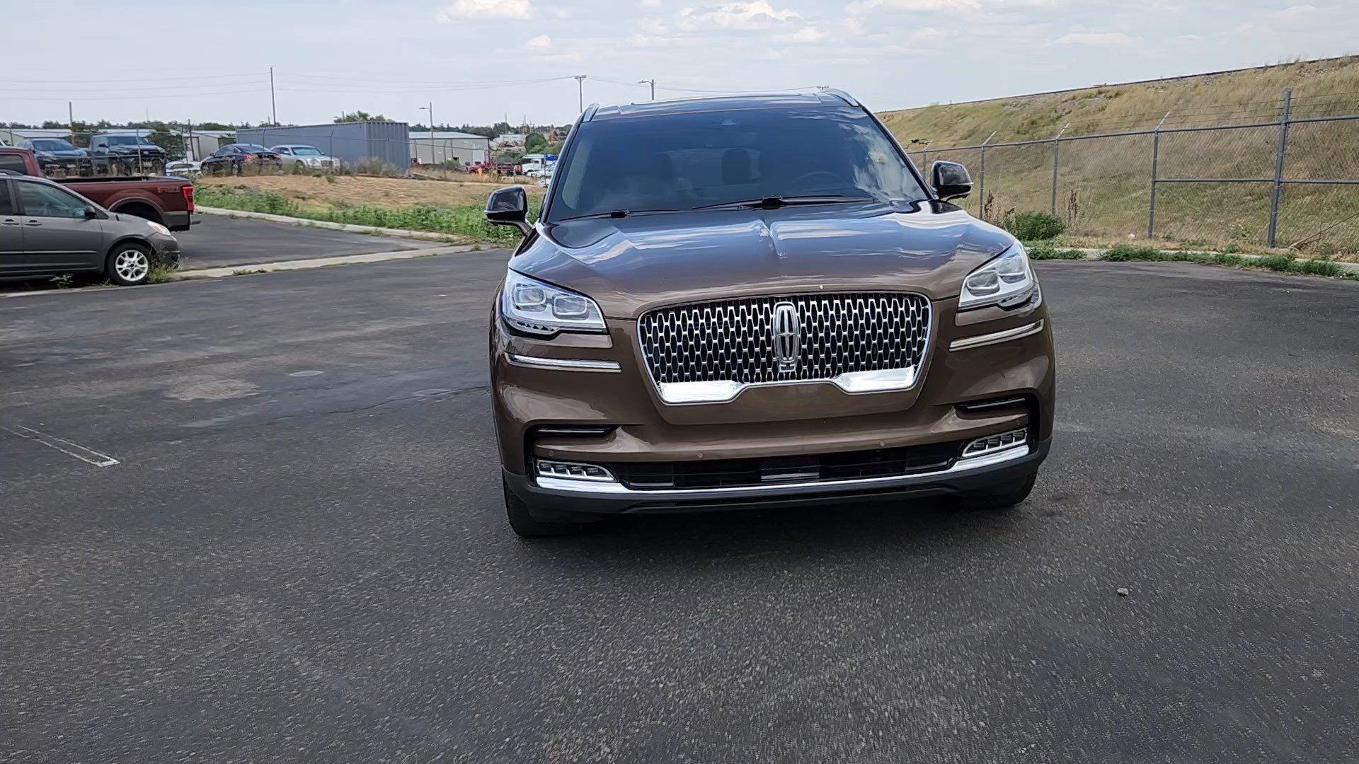 Used 2022 Smoke Metallic Lincoln Reserve image 4