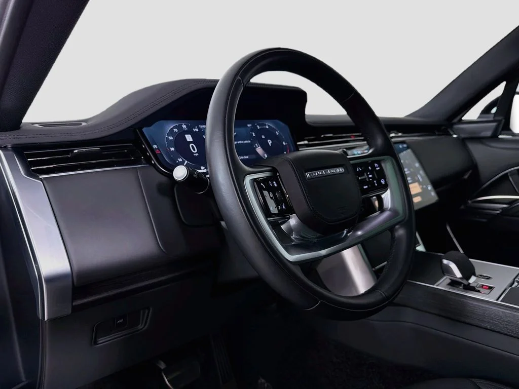 Used 2025 Silver Land Rover SE image 9